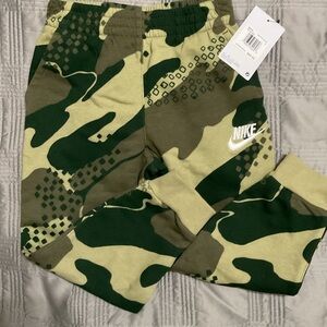 Nike Little Boys Club Camo Jogging Bottom Size 5 NWT